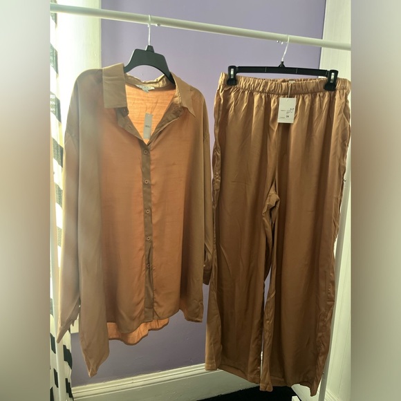 Forever 21+ Pant Set in camel satin NWT Pantone flowy Scandi soft femininity - Picture 1 of 6